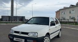 Volkswagen Golf 1993 года за 900 000 тг. в Астана – фото 2
