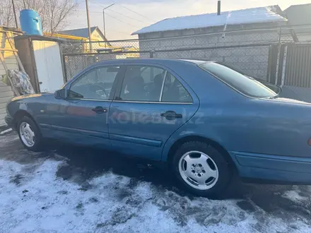 Mercedes-Benz E 200 1998 года за 2 500 000 тг. в Алматы – фото 4