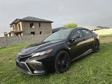 Toyota Camry 2022 года за 13 000 000 тг. в Алматы – фото 2
