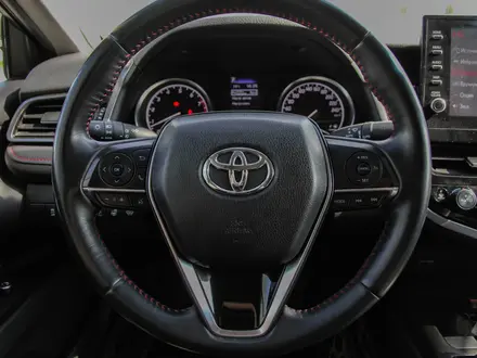 Toyota Camry 2021 года за 16 790 000 тг. в Актау – фото 14