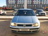 Volkswagen Golf 2002 годаүшін2 400 000 тг. в Астана