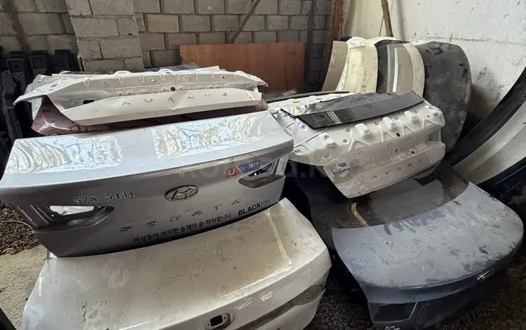 Крышка багажника на KIA Hyundai за 120 000 тг. в Алматы
