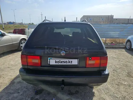 Volkswagen Passat 1994 года за 1 800 000 тг. в Атырау – фото 5
