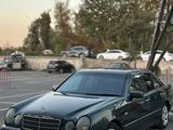 Mercedes-Benz E 230 1997 года за 2 300 000 тг. в Алматы
