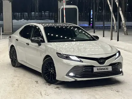 Toyota Camry 2020 года за 13 800 000 тг. в Астана