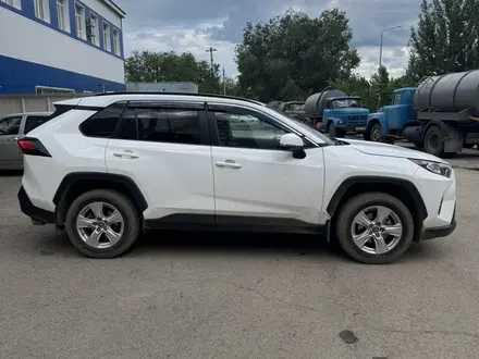 Toyota RAV4 2021 года за 14 500 000 тг. в Актобе – фото 3