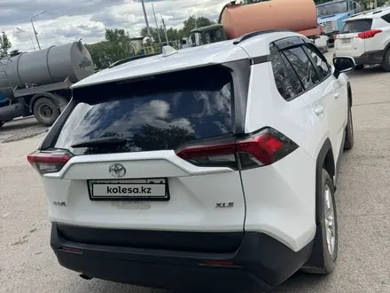 Toyota RAV4 2021 года за 14 500 000 тг. в Актобе – фото 4