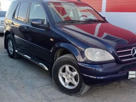 Mercedes-Benz ML 230 1999 года за 3 650 000 тг. в Атырау – фото 3