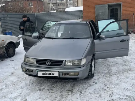 Volkswagen Passat 1993 года за 1 500 000 тг. в Бишкуль – фото 12