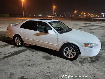Toyota Camry 1998 года за 3 300 000 тг. в Актау – фото 3