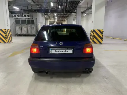 Volkswagen Golf 1995 года за 1 500 000 тг. в Астана – фото 4