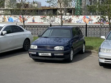 Volkswagen Golf 1995 года за 1 500 000 тг. в Астана