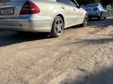 Mercedes-Benz E 200 2003 года за 4 000 000 тг. в Караганда – фото 3