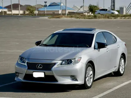 Lexus ES 300h 2013 года за 7 400 000 тг. в Жанаозен