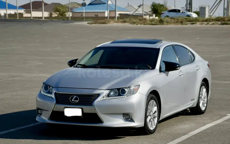 Lexus ES 300h 2013 года за 7 400 000 тг. в Жанаозен