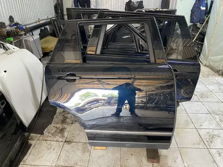 Задние двери Range Rover Vogue L405 Long за 10 000 тг. в Алматы – фото 2