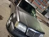 Mercedes-Benz E 220 1993 года за 2 000 000 тг. в Актобе – фото 3
