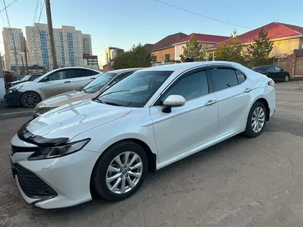 Toyota Camry 2020 года за 13 900 000 тг. в Астана – фото 2