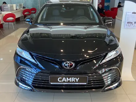 Toyota Camry 2023 года за 21 000 000 тг. в Актау – фото 2