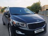 Kia Carnival 2017 года за 10 000 000 тг. в Шымкент – фото 2