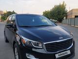 Kia Carnival 2017 года за 10 000 000 тг. в Шымкент – фото 4