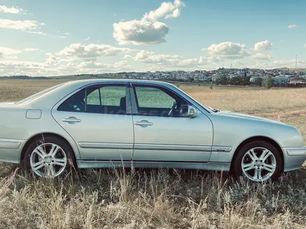 Mercedes-Benz E 200 1999 года за 4 100 000 тг. в Кокшетау – фото 4