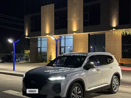 Hyundai Santa Fe 2019 года за 10 500 000 тг. в Астана
