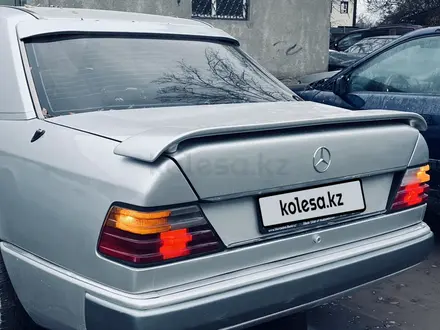 Mercedes-Benz E 220 1993 года за 1 750 000 тг. в Шу – фото 3