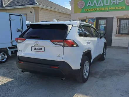 Toyota RAV4 2019 года за 11 000 000 тг. в Атырау – фото 4