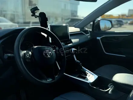 Toyota RAV4 2023 года за 17 150 000 тг. в Уральск – фото 5