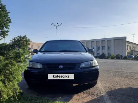 Toyota Camry 1999 года за 3 200 000 тг. в Шу – фото 3