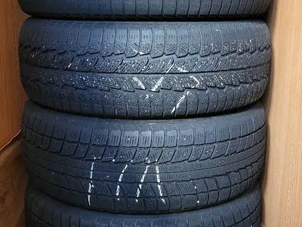 Зимние шины б/у 215/60 R16.үшін15 000 тг. в Алматы