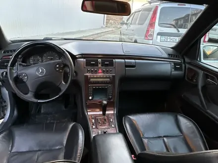 Mercedes-Benz E 55 AMG 2000 года за 5 300 000 тг. в Атырау – фото 11