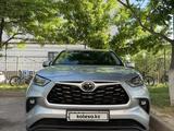 Toyota Highlander 2022 годаүшін18 800 000 тг. в Шымкент