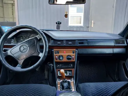 Mercedes-Benz E 220 1993 года за 1 500 000 тг. в Кызылорда – фото 3