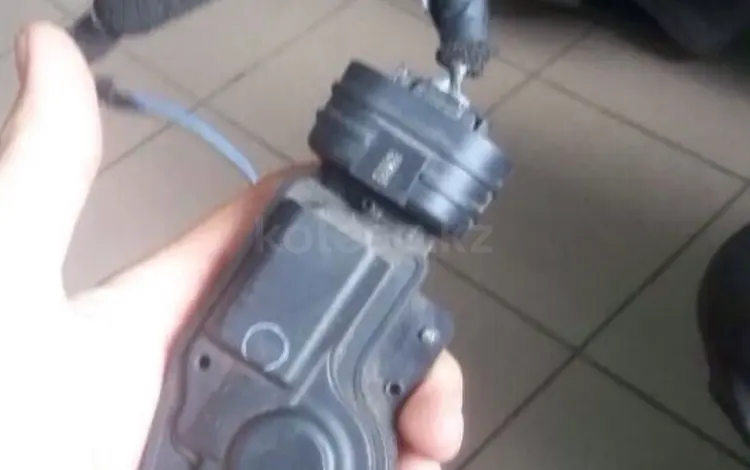 Толкатель моторчик центрального замка за 1 000 тг. в Алматы