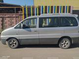 Hyundai Starex 2004 года за 1 400 000 тг. в Алматы – фото 2