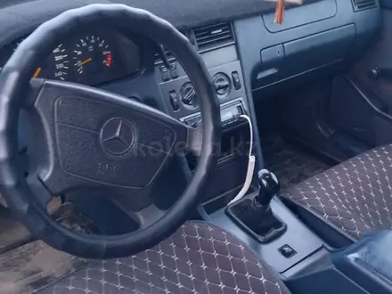 Mercedes-Benz C 200 1995 года за 2 100 000 тг. в Усть-Каменогорск – фото 4