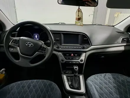 Hyundai Elantra 2018 года за 5 500 000 тг. в Атырау – фото 14