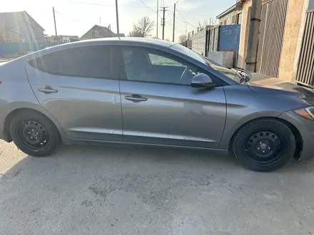 Hyundai Elantra 2018 года за 5 500 000 тг. в Атырау – фото 3