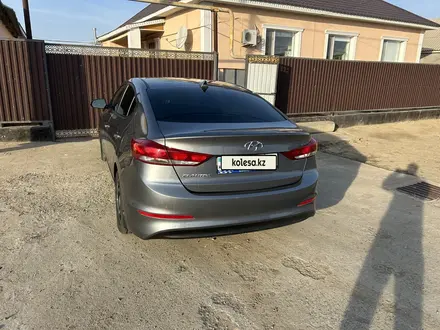 Hyundai Elantra 2018 года за 5 500 000 тг. в Атырау – фото 2