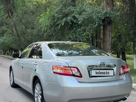 Toyota Camry 2010 года за 8 300 000 тг. в Тараз – фото 2