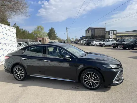 Toyota Camry 2023 года за 16 999 999 тг. в Костанай – фото 13