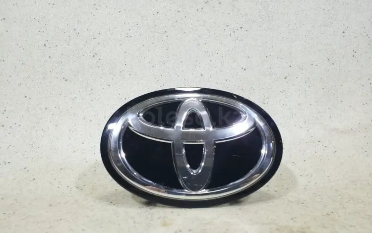 Эмблема Toyota на переднюю решетку под дистроник за 35 000 тг. в Алматы