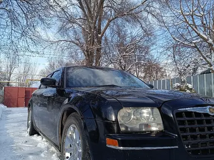 Chrysler 300C 2005 года за 4 500 000 тг. в Алматы – фото 3