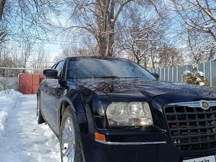 Chrysler 300C 2005 года за 4 500 000 тг. в Алматы – фото 4