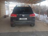 Volkswagen Touareg 2006 года за 5 200 000 тг. в Актобе – фото 4