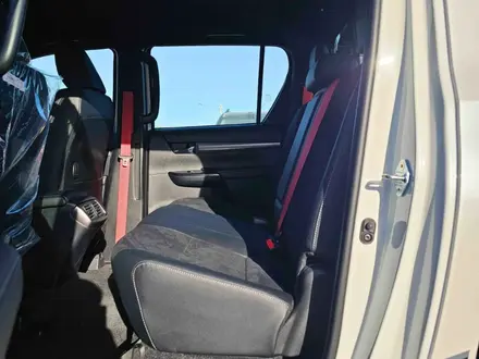 Toyota Hilux GR Sport 2025 года за 30 000 000 тг. в Семей – фото 16