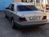 Mercedes-Benz E 220 1994 года за 2 100 000 тг. в Шымкент – фото 2