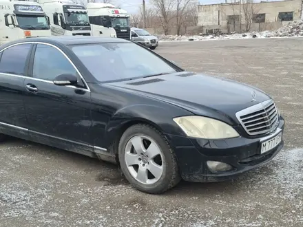 Mercedes-Benz S 500 2006 года за 5 900 000 тг. в Караганда – фото 2